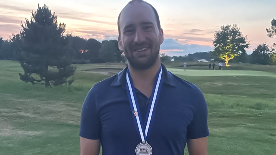 Miko Apfel vom GC München Valley holt zur eigenen Überraschung die Silbermedaille. (Foto: privat)