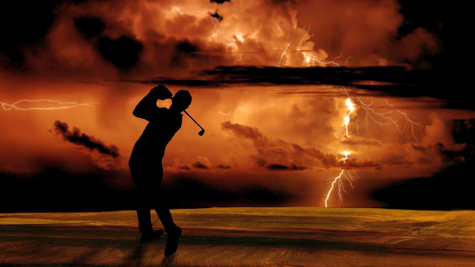 Golfer sind bei Gewitter besonders gefährdet. Daher lohnt es sich, die wichtigsten Verhaltensregeln zu kennen.